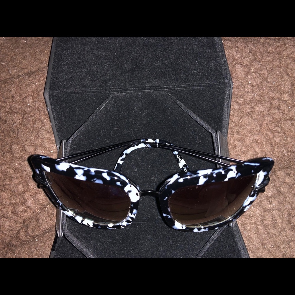 KENDALL & KYLIE SUNGLASSES